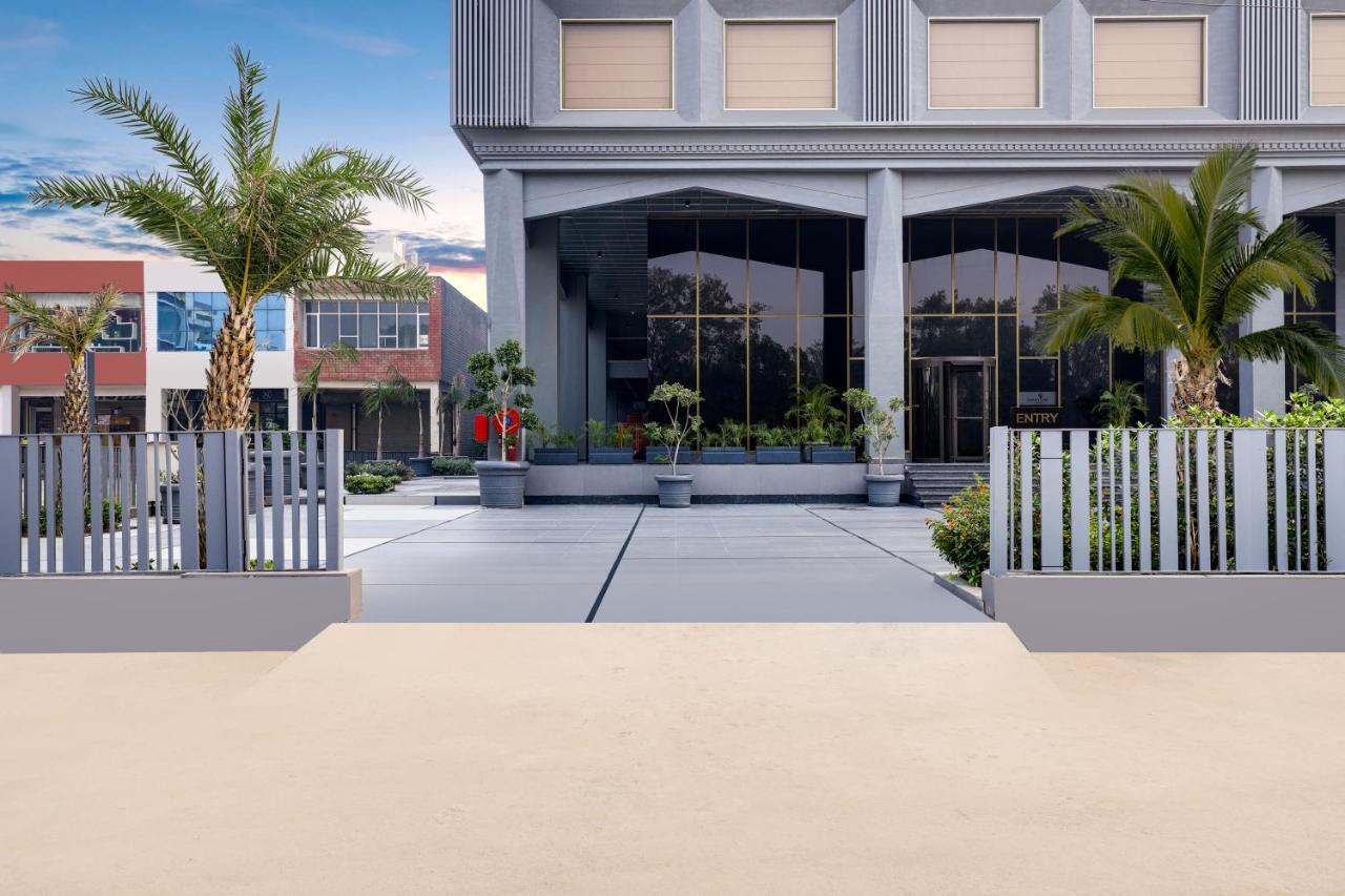 Lemon Tree Hotel, Hisār Exterior photo