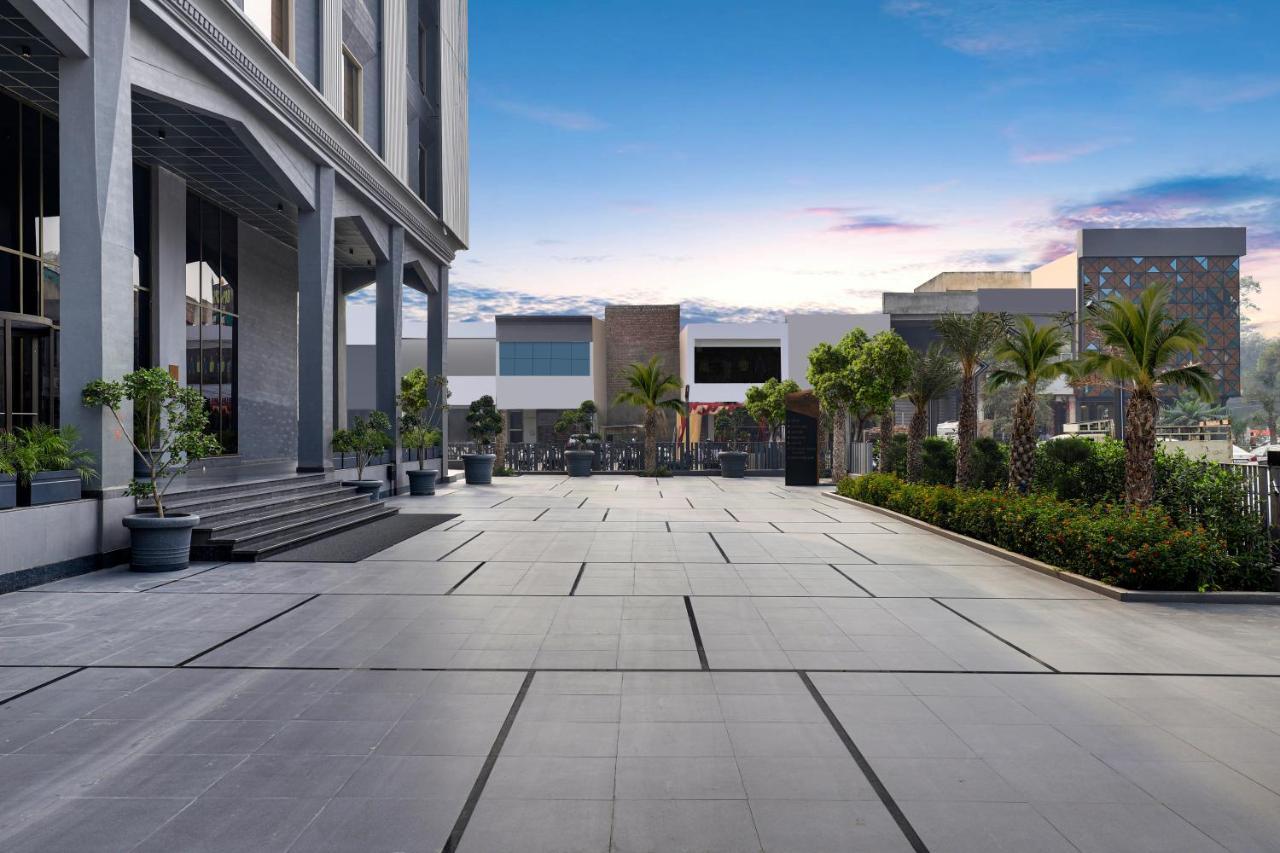Lemon Tree Hotel, Hisār Exterior photo